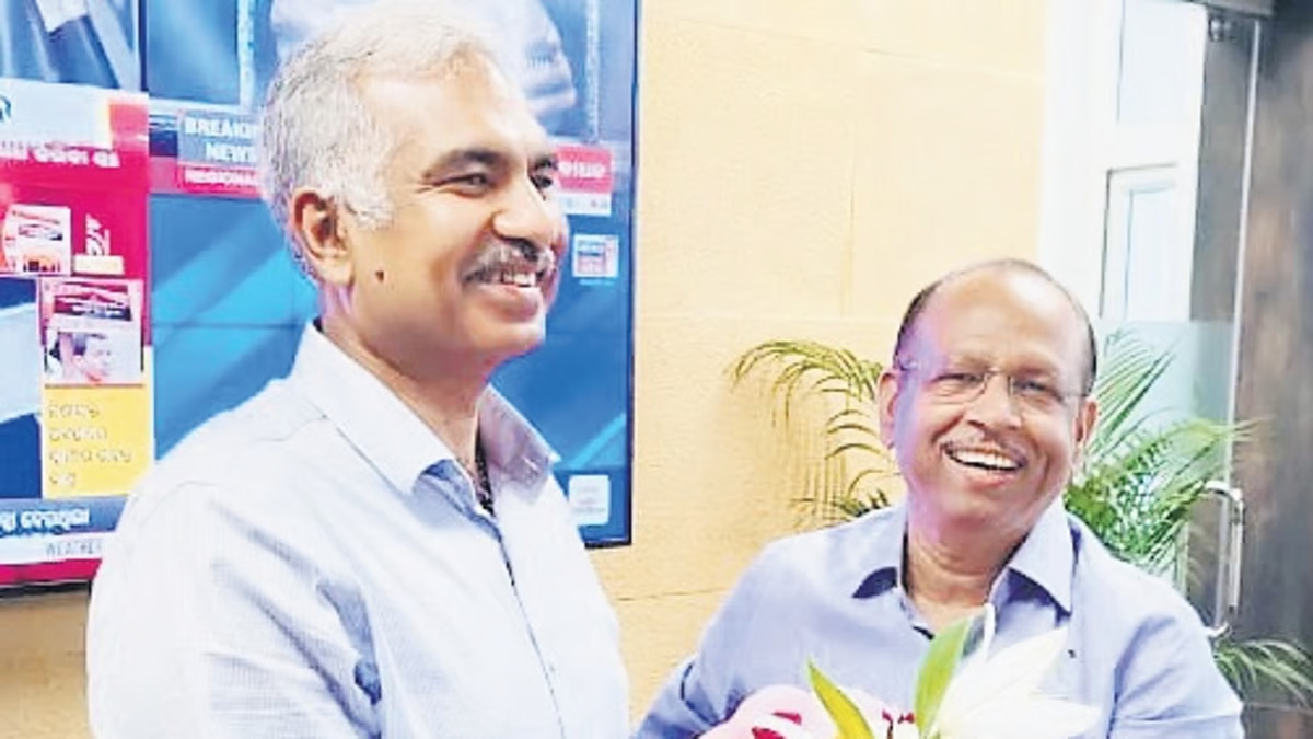 Manoj Ahuja takes charge as Odisha's chief secretary, CEO Nikunja Bihari Dhal deputed to CMO.