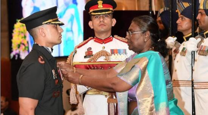 The President honored 36 gallantry medals.
