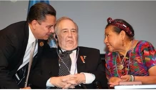 Rigoberta Menchú Tum and Victor González Torres Receive Gandhi Mandela Award 2020.
