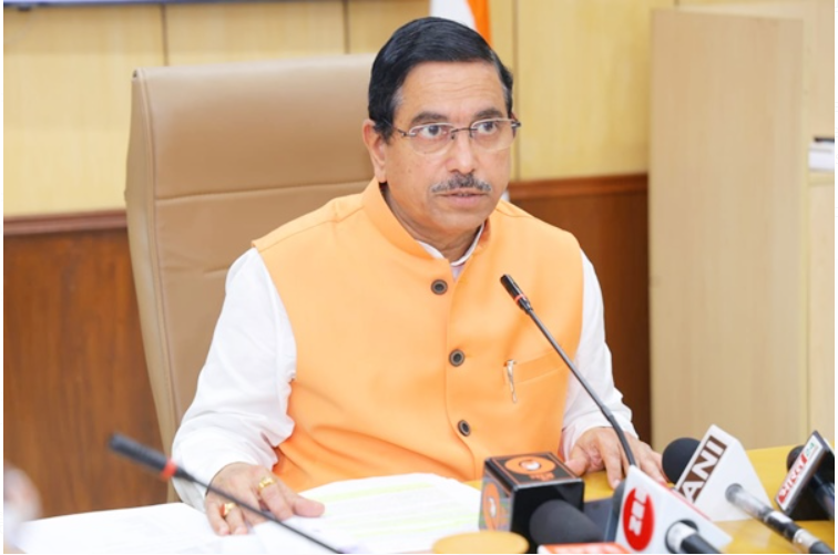 Union Minister Pralhad Joshi launched PMS mobile app 4.0 and DCA expanded price monitoring to 38 commodities.
