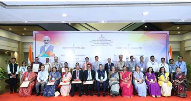 V. Srinvas, Secretary of DoPPW, Conferred Anubhav Awards and Jury Certificates.
