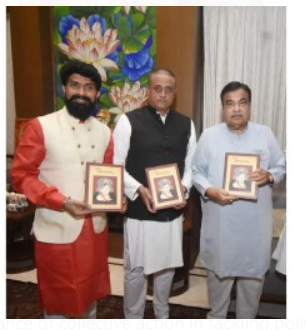 Union Minister Nitin Gadkari Launches Book "Ranadhurandhar Shahajiraje Bhosale" by Amar Yuvraj Dangat.
