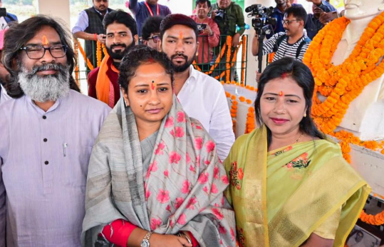 Hemant Soren took oath as the Chief Minister of Jharkhand for his fourth term.
