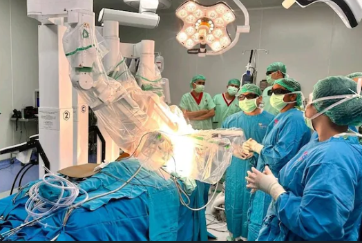 Maharashtra's Noble Hospitals install India's first Made-in-India surgical robot, 'SSI Mantra'.