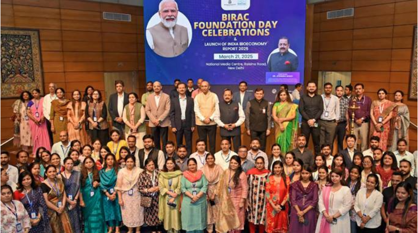 Union MoS Dr. Jitendra Singh Launches 'India Bioeconomy Report 2025' and BioSaarthi Initiative.