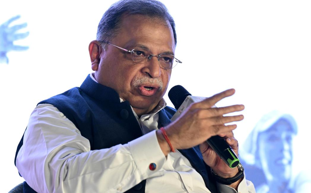 Adille Sumariwalla Receives Asian Athletics Leadership Gold Pin in South Korea.